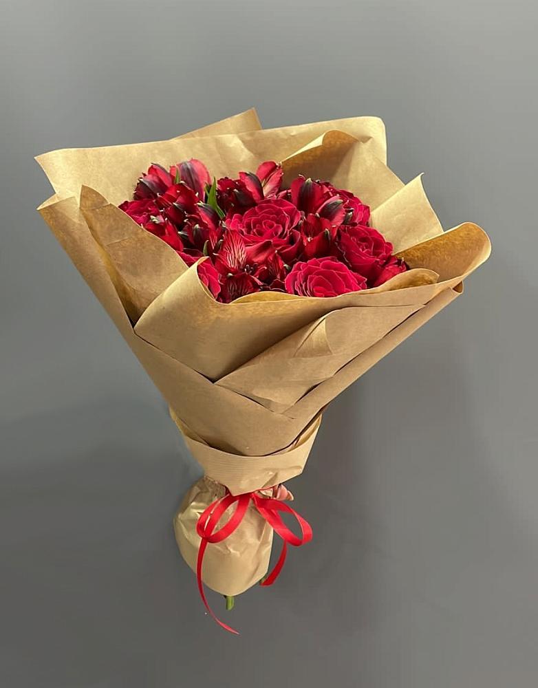 Букет цветов из: Альстромерии и Розы в Бурукшуне