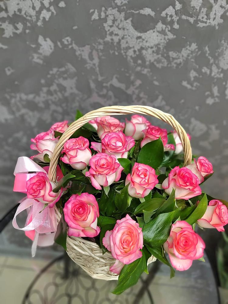 Цветочная композиция из Розы в корзине в Бурукшуне