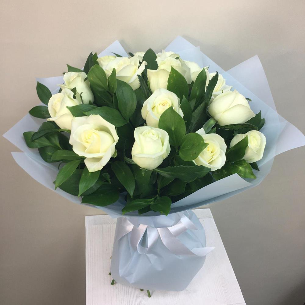 Букет 15 Белых роз Проуд в Бурукшуне