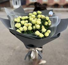 Букет Белые кустовые розы Солинеро в Бурукшуне