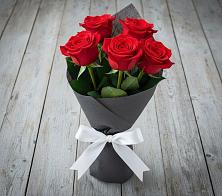 Букет 5 Красных роз Эдлесс Лав в Бурукшуне