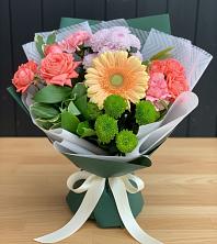 Букет цветов из:  Гвоздики, Розы, Герберы и Хризантемы в Бурукшуне